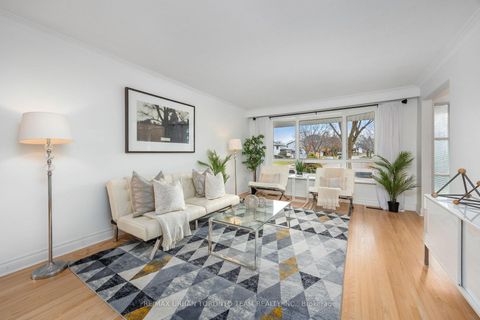 Photo 3 at 12 Wardencourt Drive, Sullivan, Toronto