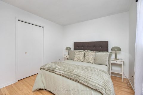 Photo 15 at 12 Wardencourt Drive, Sullivan, Toronto