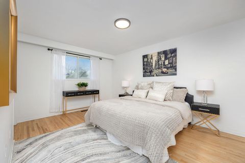 Photo 16 at 12 Wardencourt Drive, Sullivan, Toronto