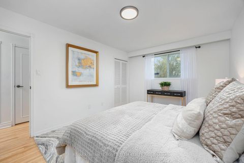 Photo 17 at 12 Wardencourt Drive, Sullivan, Toronto