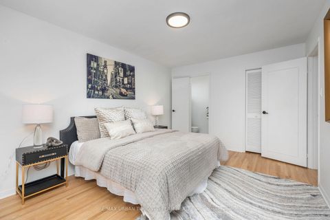 Photo 18 at 12 Wardencourt Drive, Sullivan, Toronto