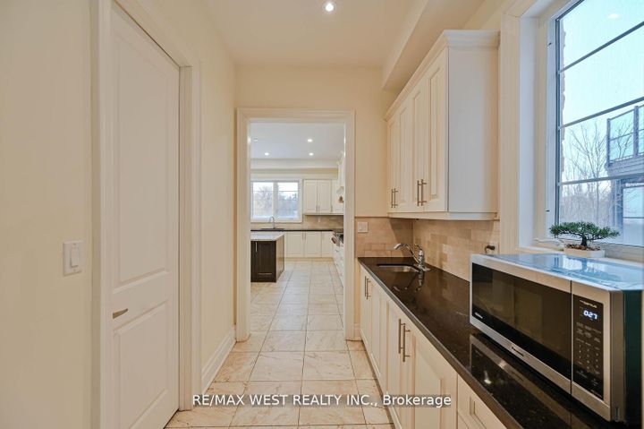 Photo 7 at 293 Torrey Pines Road, Kleinburg, Vaughan