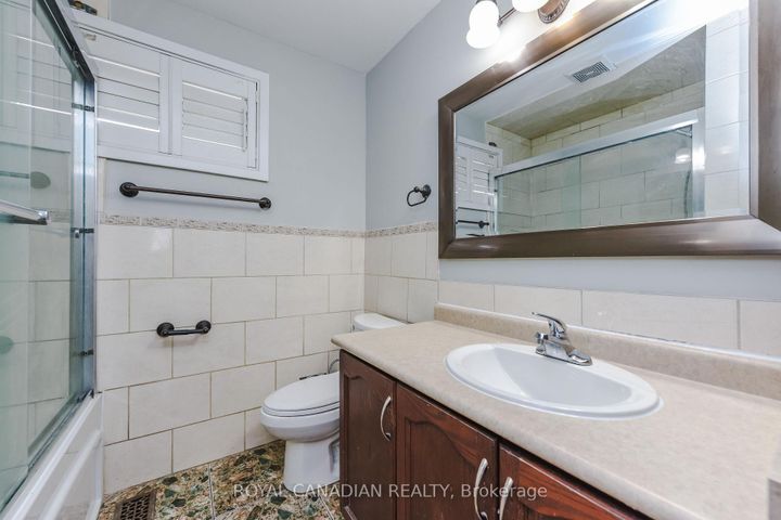 Photo 22 at 7566 Lockington Crescent, Malton, Mississauga