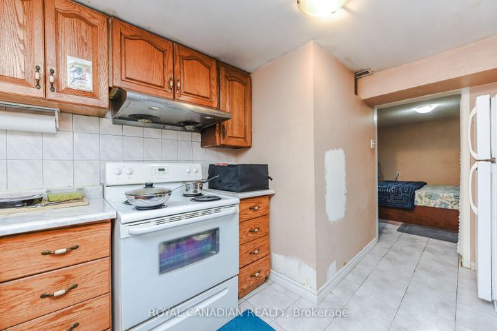 Photo 30 at 7566 Lockington Crescent, Malton, Mississauga