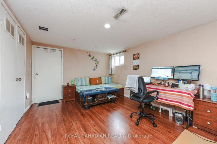 Photo 33 at 7566 Lockington Crescent, Malton, Mississauga