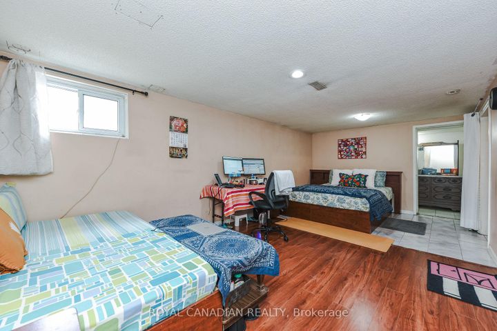 Photo 36 at 7566 Lockington Crescent, Malton, Mississauga