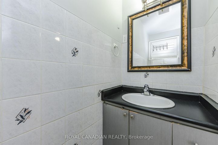 Photo 37 at 7566 Lockington Crescent, Malton, Mississauga