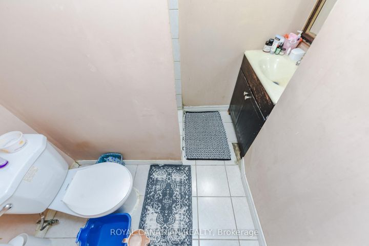 Photo 38 at 7566 Lockington Crescent, Malton, Mississauga