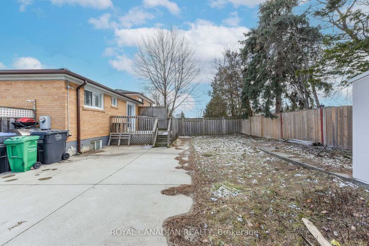 Photo 44 at 7566 Lockington Crescent, Malton, Mississauga