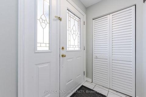 Photo 3 at 7566 Lockington Crescent, Malton, Mississauga