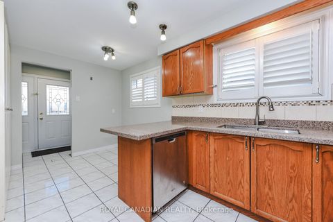 Photo 6 at 7566 Lockington Crescent, Malton, Mississauga