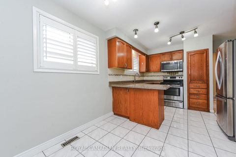 Photo 7 at 7566 Lockington Crescent, Malton, Mississauga