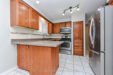 Photo 8 at 7566 Lockington Crescent, Malton, Mississauga