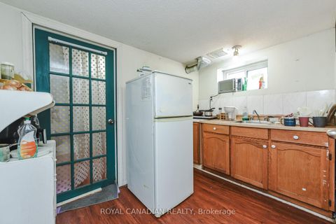 Photo 32 at 7566 Lockington Crescent, Malton, Mississauga