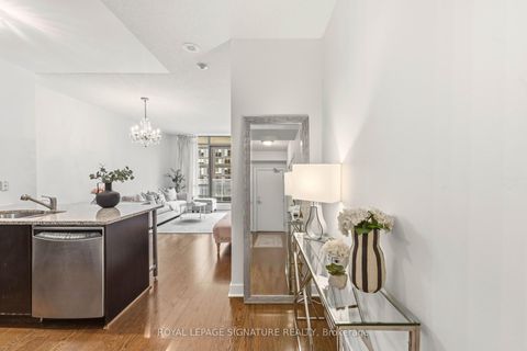 Photo 1 at 712 - 438 King Street W, Waterfront Communities C1, Toronto