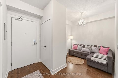 Photo 2 at 712 - 438 King Street W, Waterfront Communities C1, Toronto