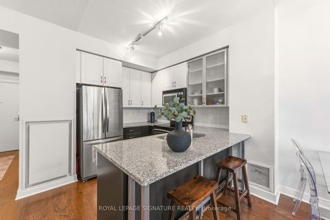 Photo 4 at 712 - 438 King Street W, Waterfront Communities C1, Toronto