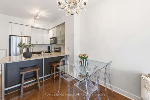 Photo 6 at 712 - 438 King Street W, Waterfront Communities C1, Toronto