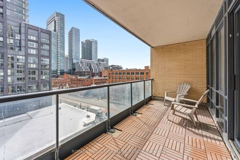 Photo 13 at 712 - 438 King Street W, Waterfront Communities C1, Toronto