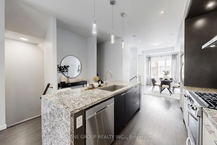 Photo 9 at 27 Genuine Lane, Doncrest, Richmond Hill