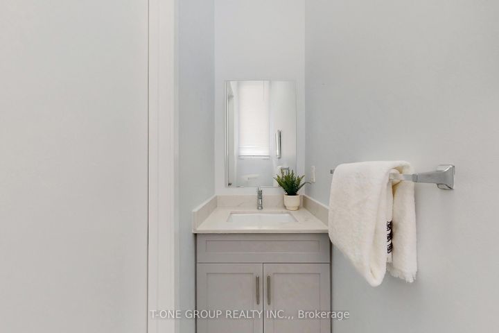 Photo 13 at 27 Genuine Lane, Doncrest, Richmond Hill