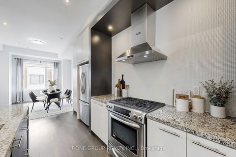 Photo 11 at 27 Genuine Lane, Doncrest, Richmond Hill