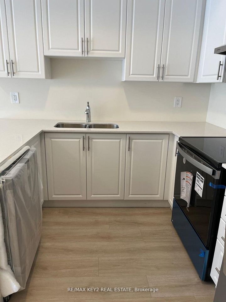 Photo 2 at 230 - 1695 Dersan Street, Duffin Heights, Pickering