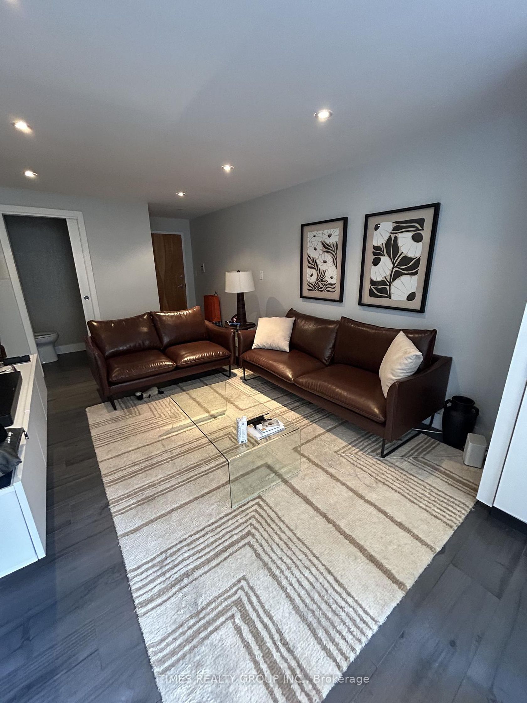 301 - 80 Cumberland Street, Annex, Toronto by Loree Meneguzzi Real Estate 301 - 80 Cumberland Street, Annex, Toronto