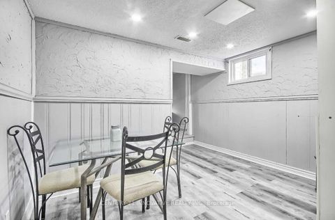 Photo 7 at 211 Albert Street, Central, Oshawa