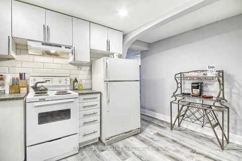 Photo 8 at 211 Albert Street, Central, Oshawa