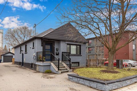 Photo 2 at 14 Bracebridge Avenue E, Lumsden, Toronto