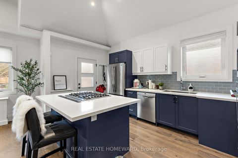 Photo 5 at 14 Bracebridge Avenue E, Lumsden, Toronto