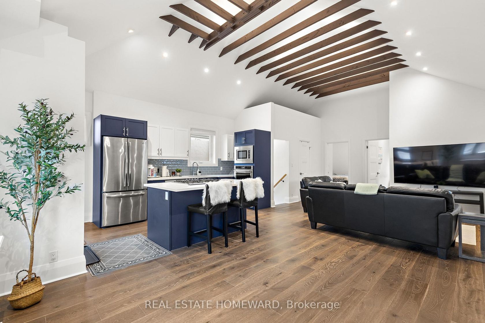 14 Bracebridge Avenue E, Lumsden, Toronto by Loree Meneguzzi Real Estate 14 Bracebridge Avenue E, Lumsden, Toronto