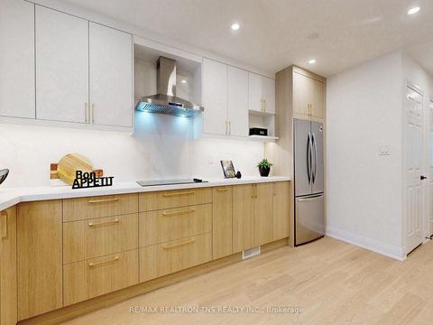 Photo 10 at 149 Kimono Crescent, Rouge Woods, Richmond Hill