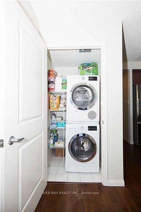 Photo 10 at 1305 - 900 Mount Pleasant Road, Mount Pleasant West, Toronto