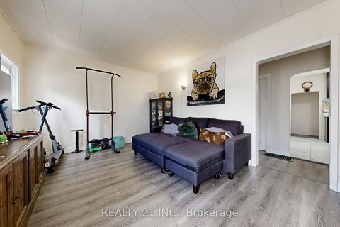 Photo 5 at 125 S Woodrow Boulevard, Cliffside, Toronto