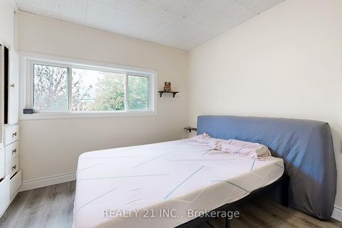 Photo 11 at 125 S Woodrow Boulevard, Cliffside, Toronto