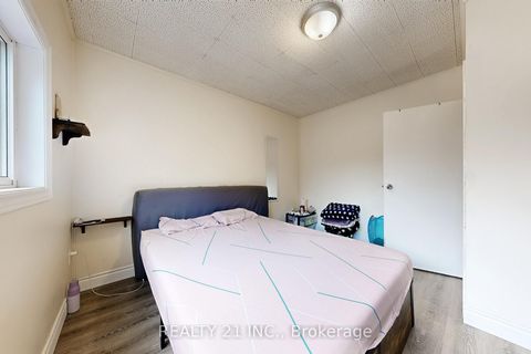 Photo 13 at 125 S Woodrow Boulevard, Cliffside, Toronto