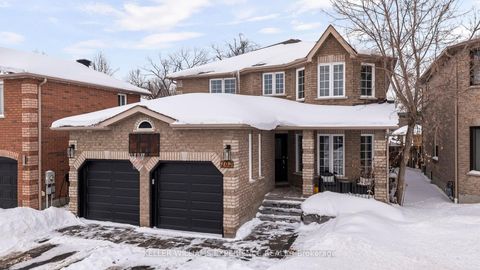 Photo 1 at 102 Country Lane, Painswick South, Barrie