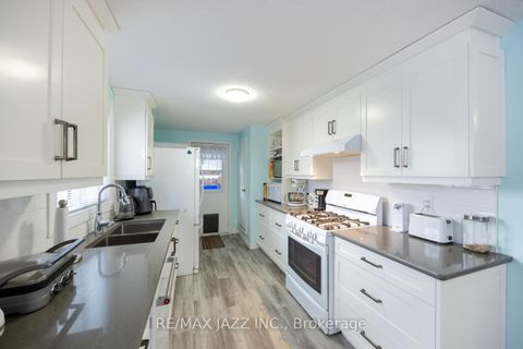 Photo 3 at 213 Wilmot Trail, Bowmanville, Clarington