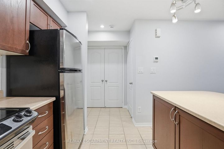 Photo 17 at 13 - 2464 Post Road, RO River Oaks, Oakville