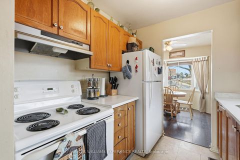 Photo 4 at 233 Little Avenue, Allandale Heights, Barrie