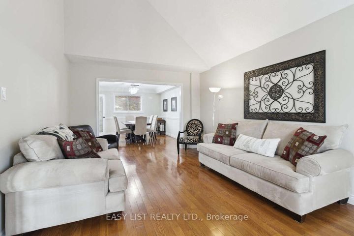 Photo 7 at 31 Bloomfield Trail, Oak Ridges, Richmond Hill