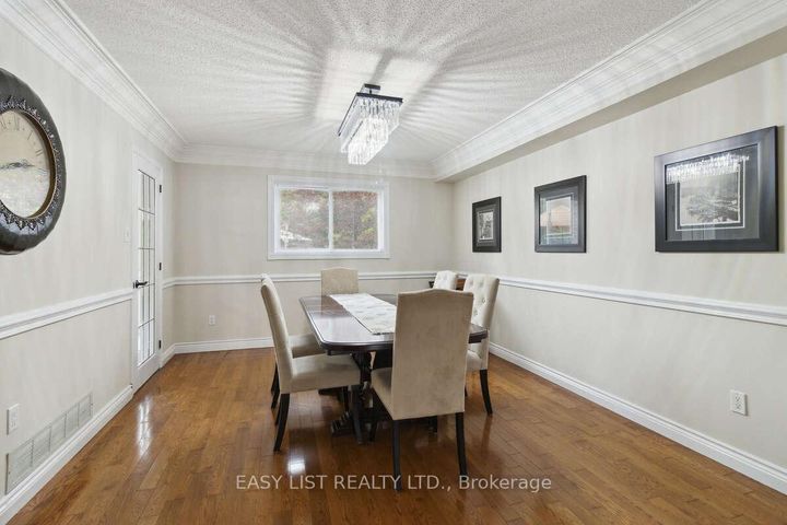 Photo 9 at 31 Bloomfield Trail, Oak Ridges, Richmond Hill