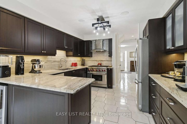 Photo 11 at 31 Bloomfield Trail, Oak Ridges, Richmond Hill