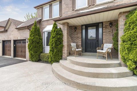 Photo 4 at 31 Bloomfield Trail, Oak Ridges, Richmond Hill