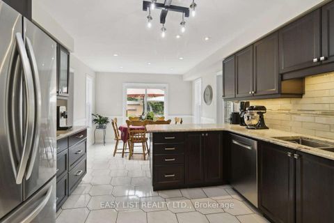 Photo 14 at 31 Bloomfield Trail, Oak Ridges, Richmond Hill