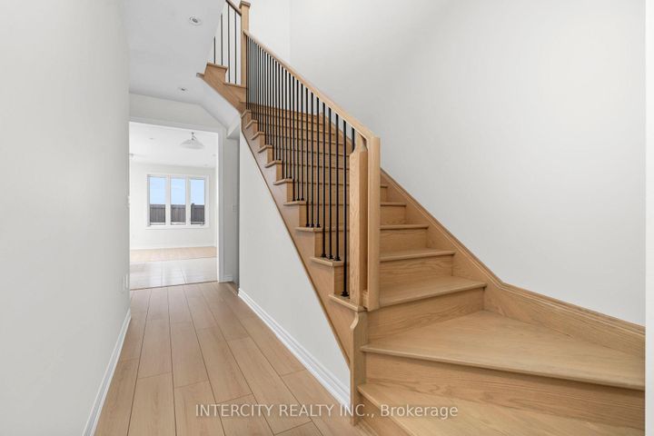 Photo 3 at 76 Tipp Drive, Rural Richmond Hill, Richmond Hill