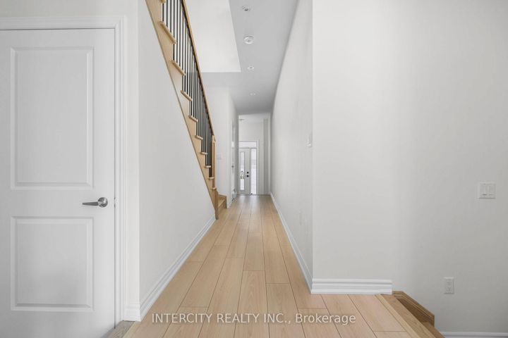 Photo 4 at 76 Tipp Drive, Rural Richmond Hill, Richmond Hill