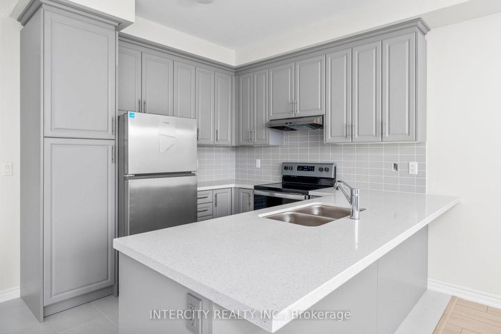 Photo 6 at 76 Tipp Drive, Rural Richmond Hill, Richmond Hill